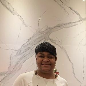 Meet your Posher, Yolande